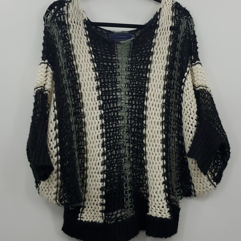 Lumiere Loose Knit Bat Wing Sleeve Sweater. - Picture 9 of 17